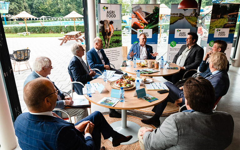 Ondernemers aan het vergaderen met Jaap Smit