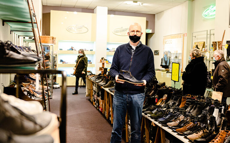 Roni van Camp in zijn schoenenwinkel Van Camp Shoes